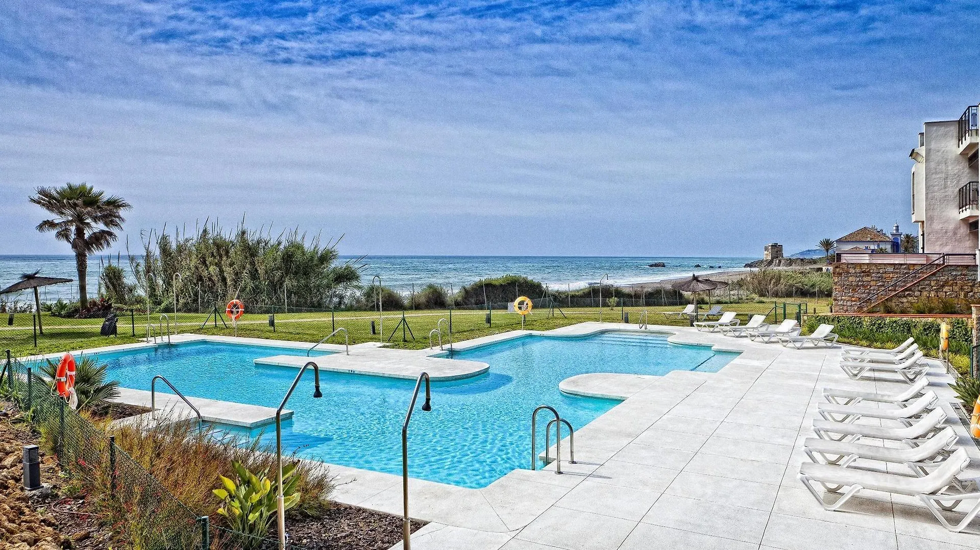 Albayt Beach 3*, Casares